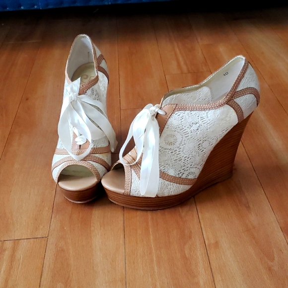 Seychelles Women's Harmony Wedge Pump - Picture 4 of 4